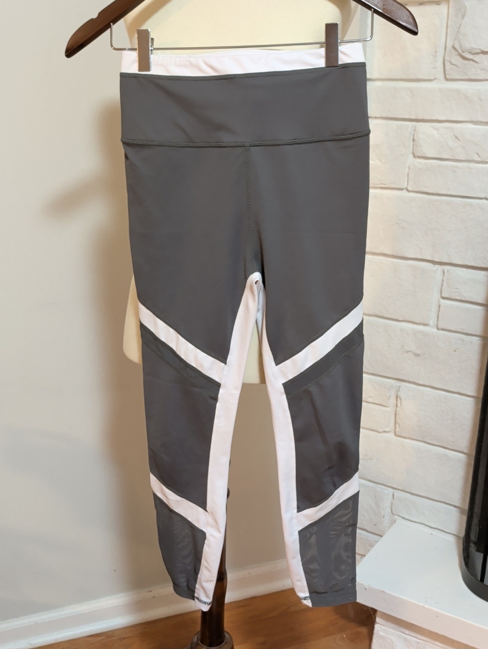 Allfenix Color Block Athletic Leggings Green & White Size Small